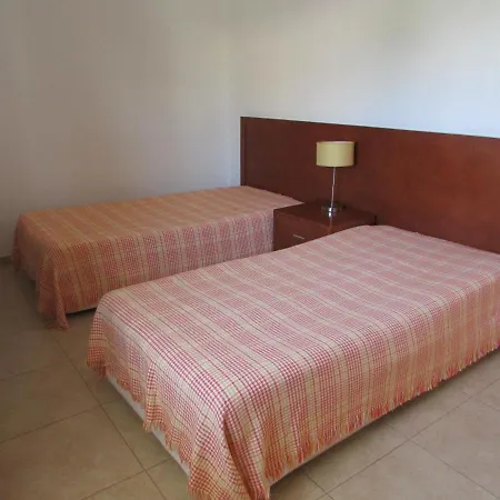 - 2 A 4 Pessoas- Piscina Olhos de Αgua