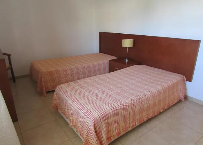 - 2 A 4 Pessoas- Piscina Olhos de Αgua